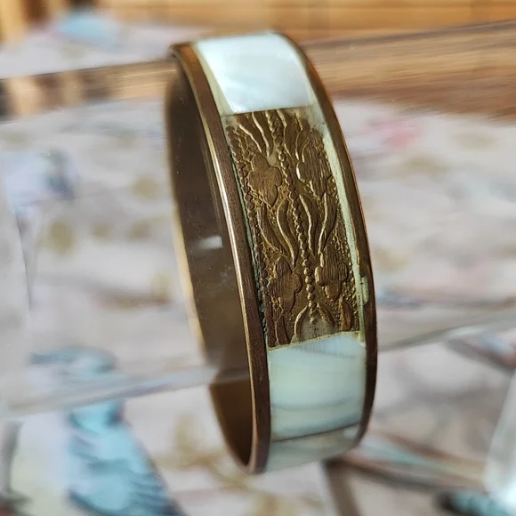 Brass Embossed Engraved Scroll Pattern Shell Tiled Bangle Bracelet Bohemian - Picture 1 of 7